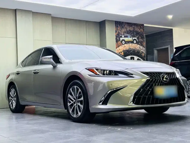 Lexus ES — Фото автомобиля 5