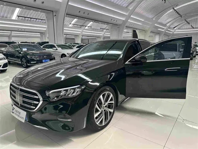 Mercedes-Benz E-Class — Фото автомобиля 5