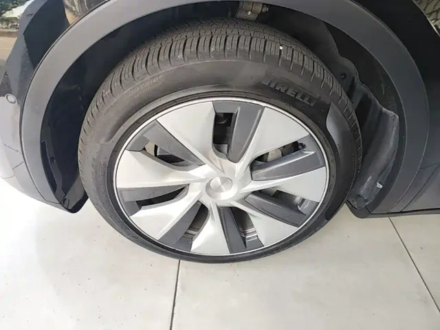 Tesla Model Y — Фото автомобиля 22