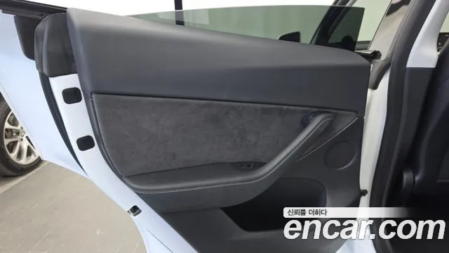 Tesla Model Y — Фото автомобиля 25