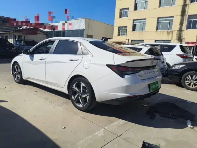 Hyundai Elantra — Фото автомобиля 4