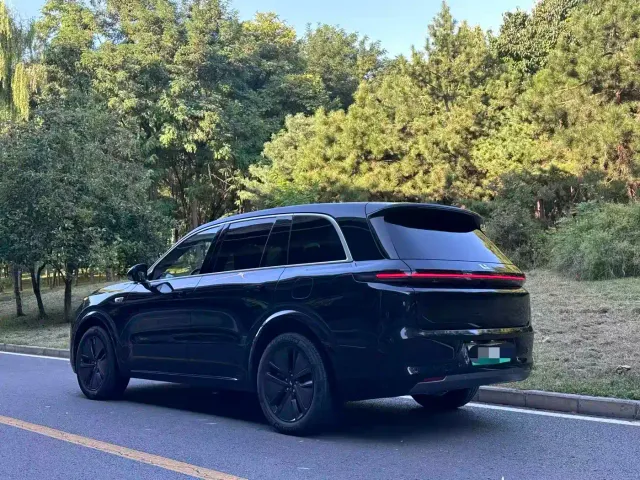 Li Auto L8 — Фото автомобиля 6