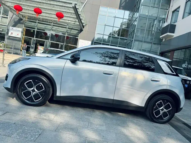 GAC Aion UT — Фото автомобиля 8