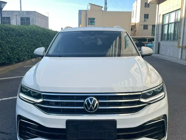 Volkswagen Tiguan L — Фото автомобиля 3
