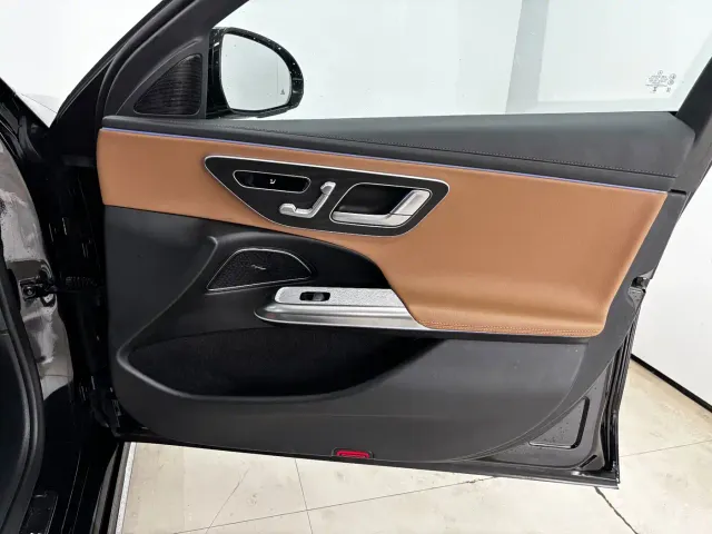 Mercedes-Benz E-Class — Фото автомобиля 23