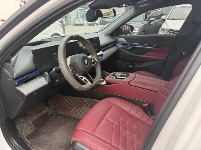 BMW 5 Series — Фото автомобиля 2