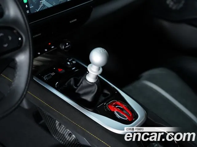 Lotus Emira — Фото автомобиля 18