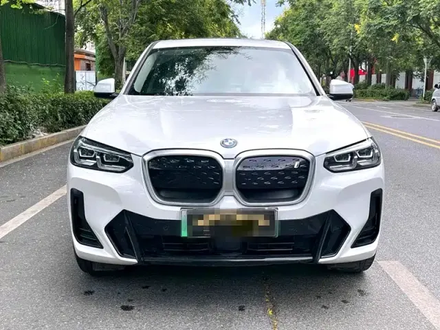 BMW iX3 — Фото автомобиля 5