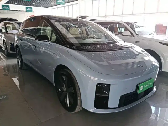 Li Auto i8 — Фото автомобиля 3