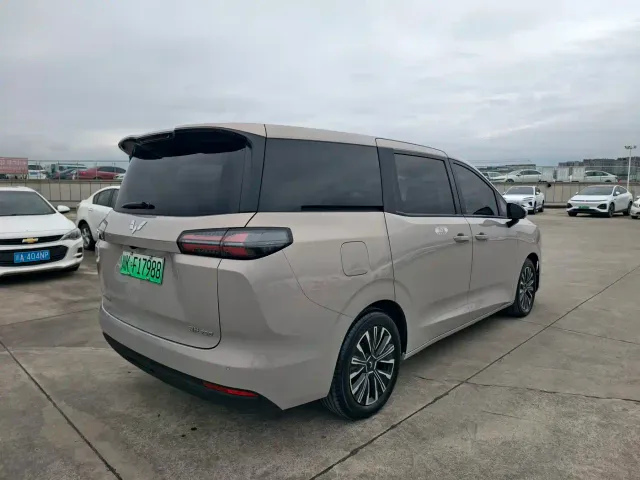 Wuling Starlight 730 — Фото автомобиля 7