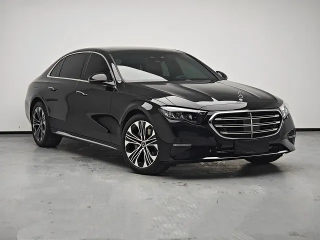 Mercedes-Benz E-Class — Фото автомобиля 5