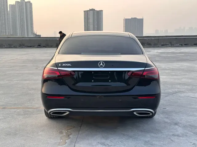 Mercedes-Benz E-Class — Фото автомобиля 8