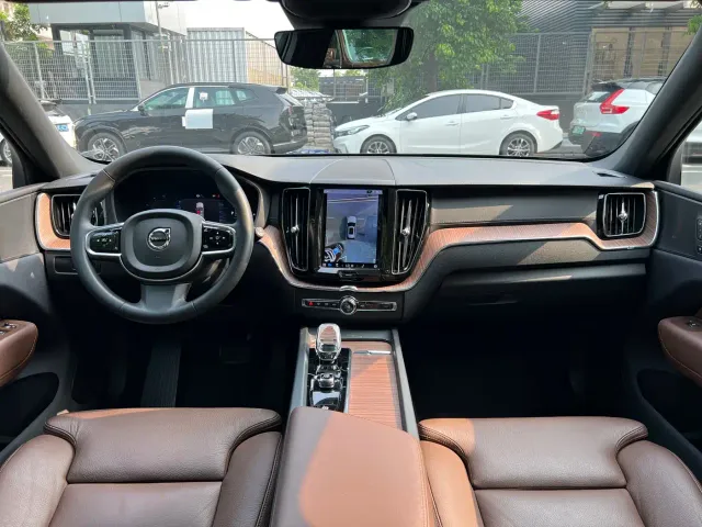 Volvo XC60 — Фото автомобиля 6