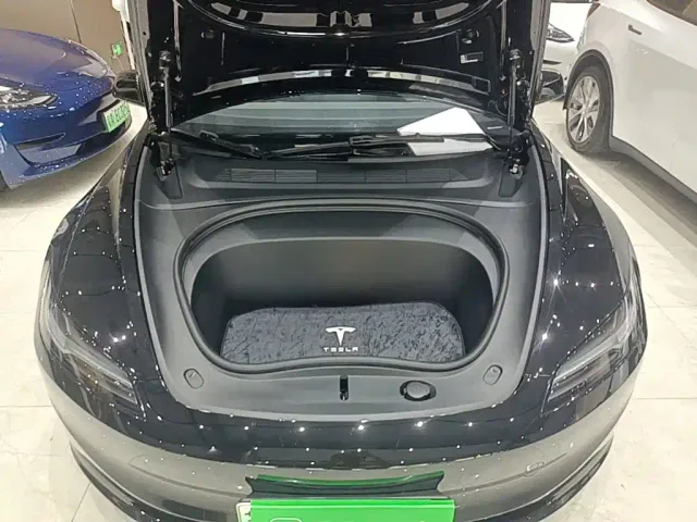Tesla Model 3 — Фото автомобиля 19