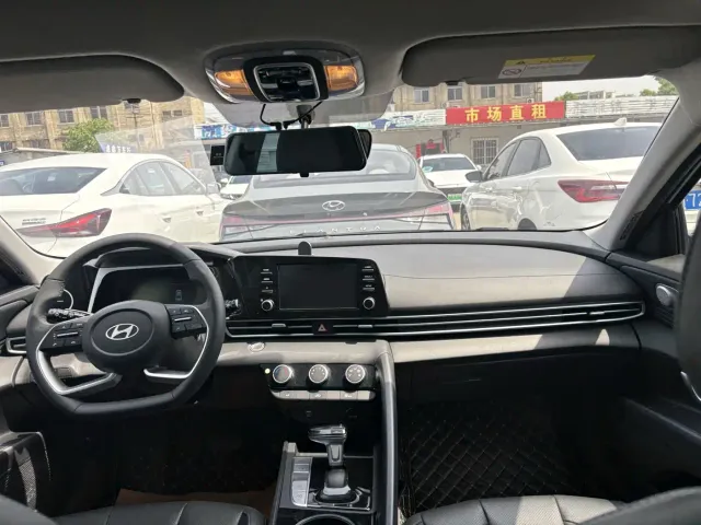 Hyundai Elantra — Фото автомобиля 8