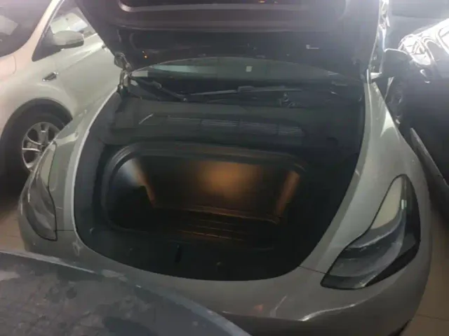Tesla Model Y — Фото автомобиля 10