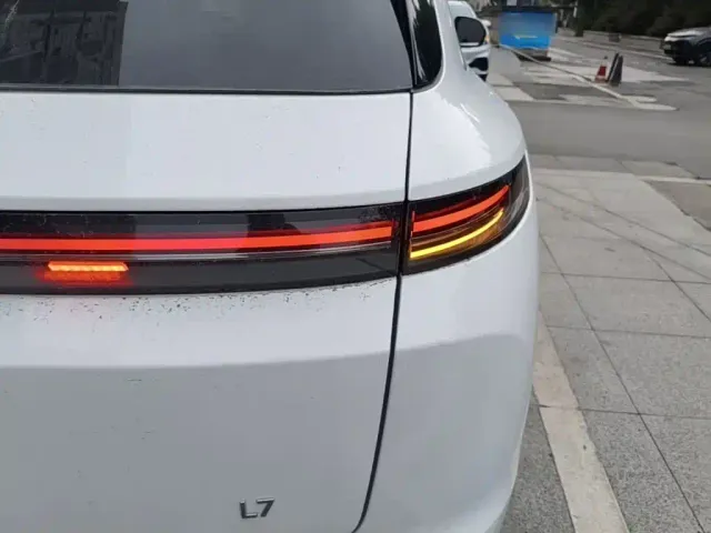 Li Auto L7 — Фото автомобиля 7