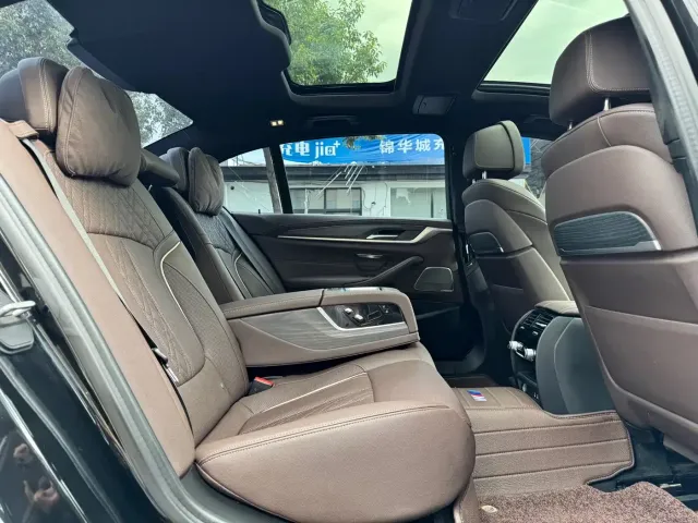 BMW BMW 5 Series 2022 530Li Exclusive M Sport Package — Фото автомобиля 13