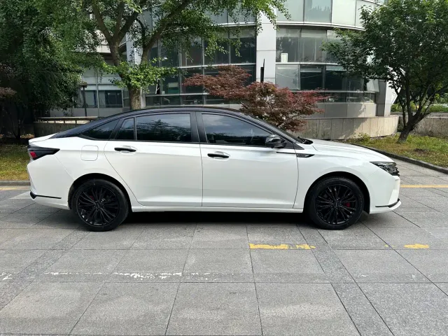 Dongfeng Yixuan MAX — Фото автомобиля 10