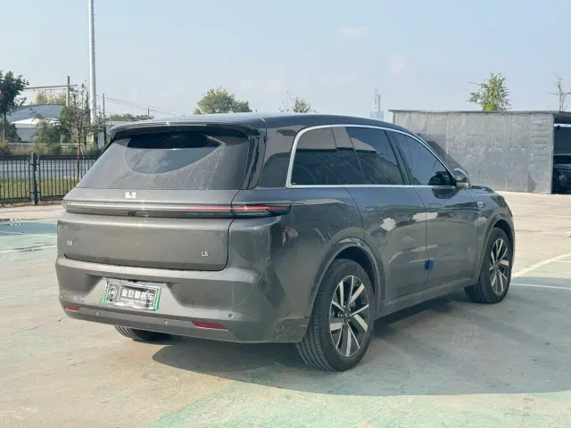 Li Auto L8 — Фото автомобиля 7