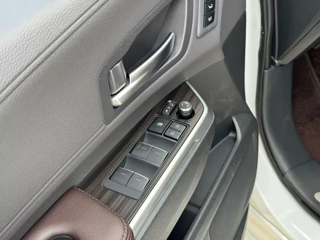 Toyota Sienna — Фото автомобиля 6