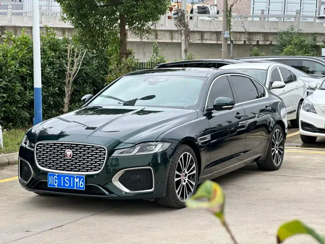 Фотография автомобиля — Jaguar XFL