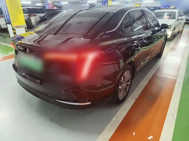 Hongqi E-QM5 — Фото автомобиля 6