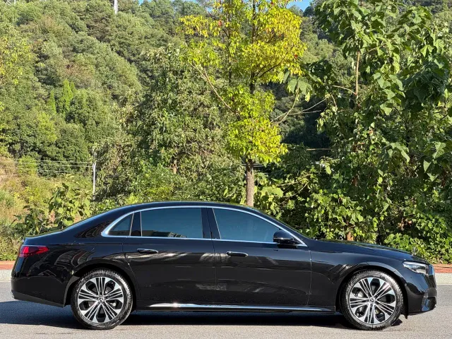 Mercedes-Benz E-Class — Фото автомобиля 8