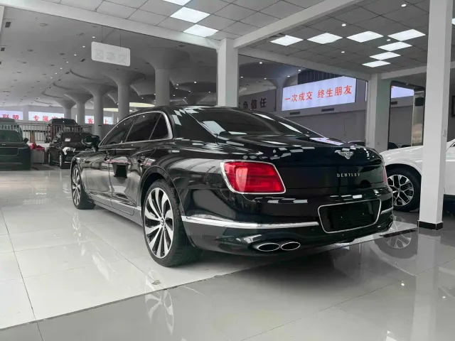 Bentley Flying Spur — Фото автомобиля 7