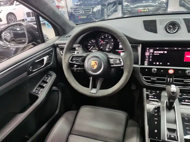 Porsche Macan — Фото автомобиля 10