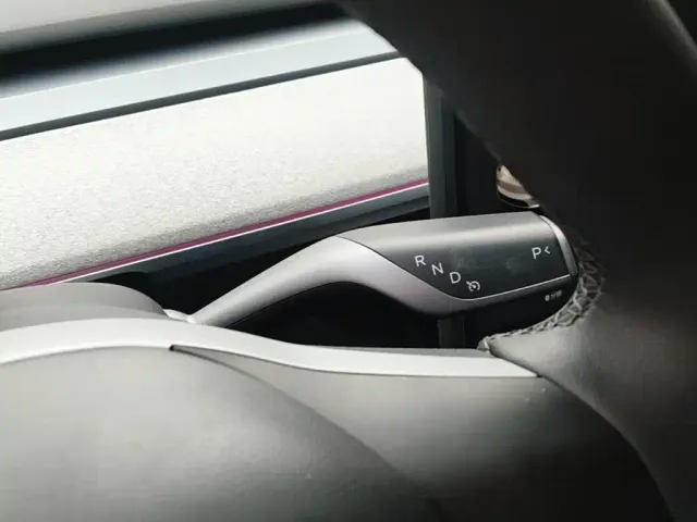 Tesla Model Y — Фото автомобиля 13
