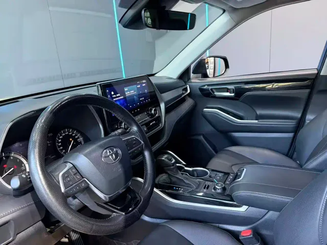 Toyota Highlander — Фото автомобиля 10