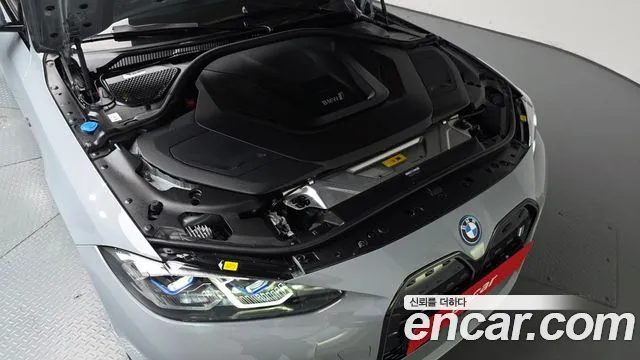 BMW i4 — Фото автомобиля 9