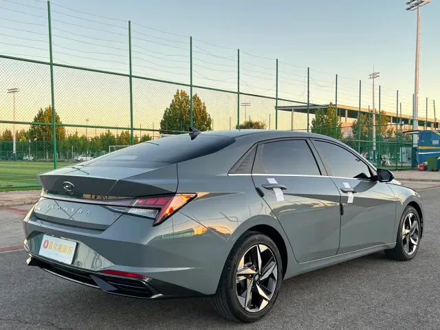 Hyundai Elantra — Фото автомобиля 6