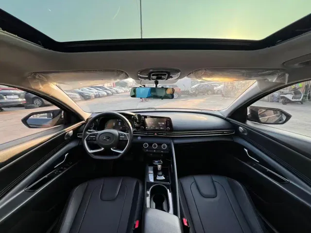 Hyundai Elantra — Фото автомобиля 5