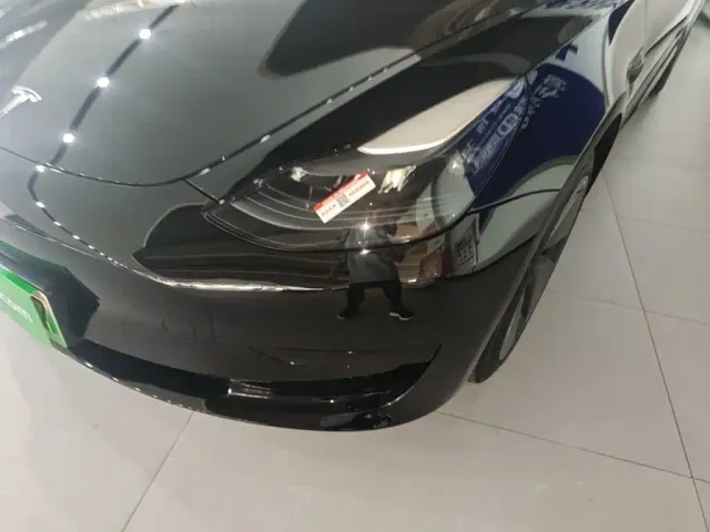 Tesla Model 3 — Фото автомобиля 23