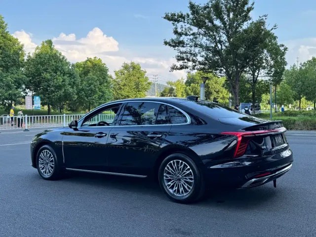 Hongqi H5 — Фото автомобиля 7