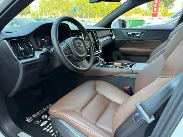 Volvo S60 Plug-in Hybrid — Фото автомобиля 7