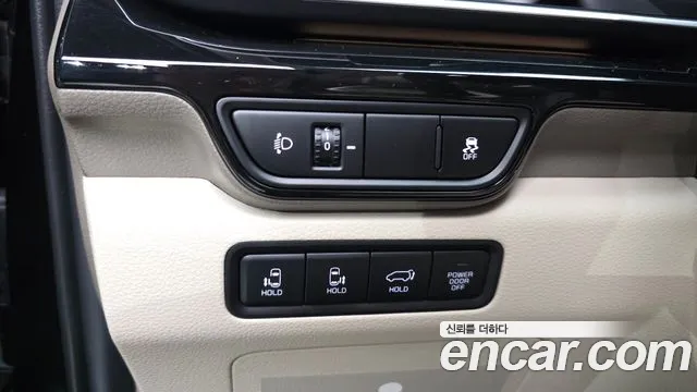 Kia Carnival Generation 4 — Фото автомобиля 18