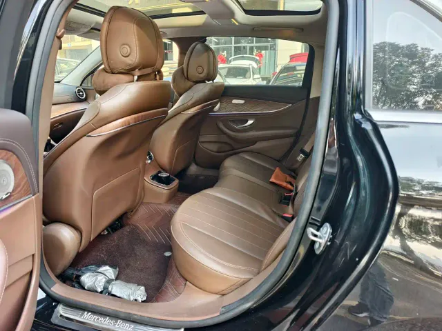 Mercedes-Benz E-Class — Фото автомобиля 6