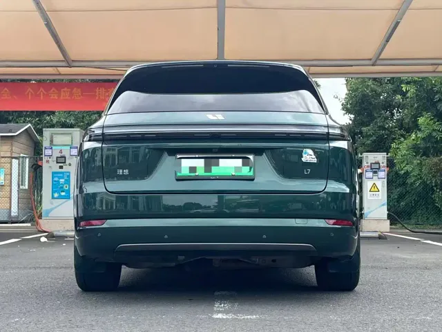 Li Auto L7 — Фото автомобиля 8