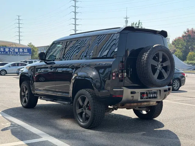 Land Rover Defender — Фото автомобиля 5