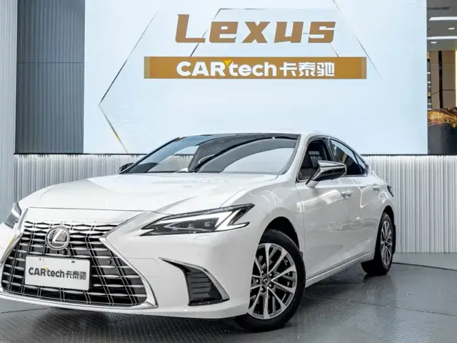 Фотография автомобиля — Lexus ES