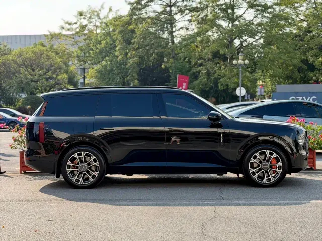 Lynk & Co 900 — Фото автомобиля 10