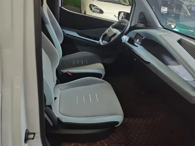 Wuling NanoEV — Фото автомобиля 8
