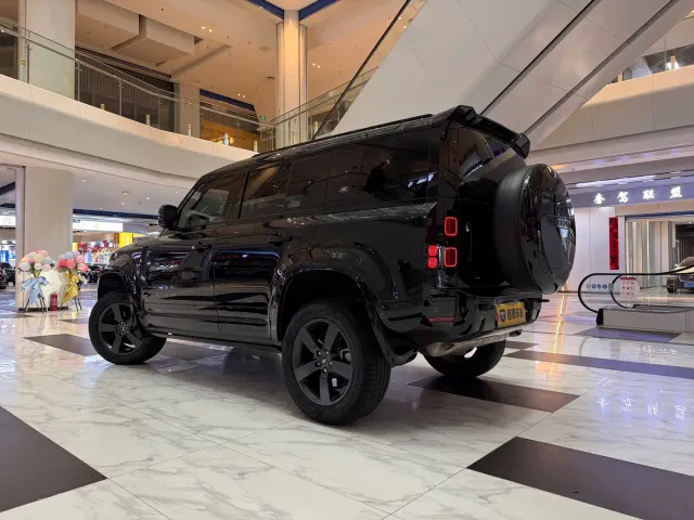 Land Rover Defender — Фото автомобиля 7