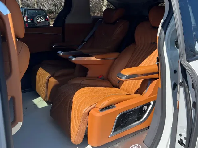 Toyota Sienna — Фото автомобиля 9