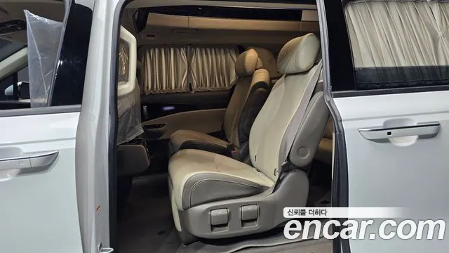Kia Carnival Generation 4 — Фото автомобиля 12
