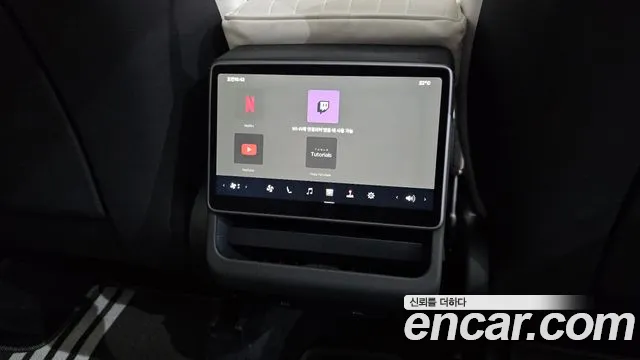 Tesla Model Y — Фото автомобиля 30