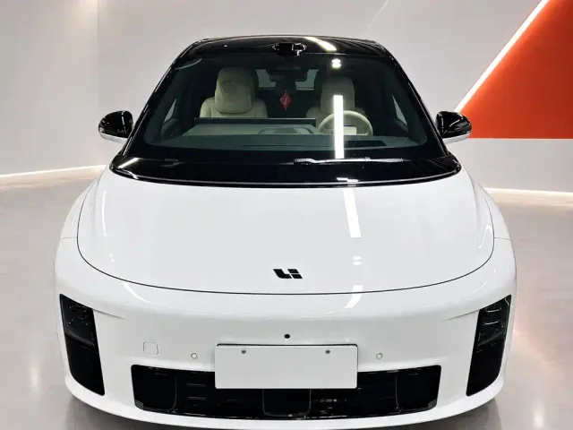 Li Auto i6 — Фото автомобиля 2